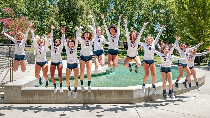 Well-lit photo of volleyball players jumping